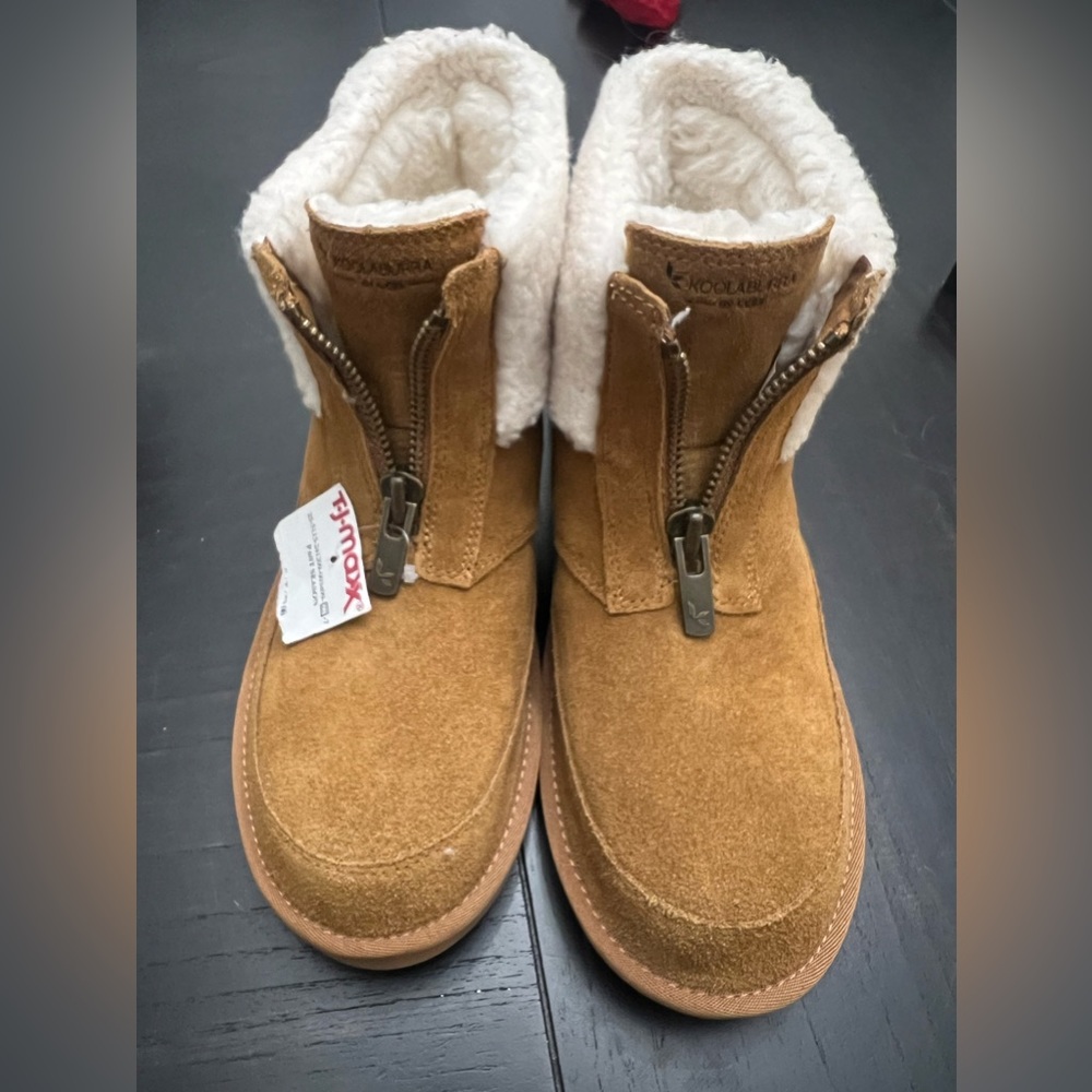 NWT UGG Kookaburra boots size 10